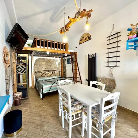 Little Treasure Apartment *